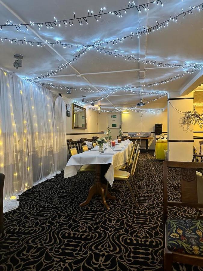 Wilton  The Swan Inn Salisbury מראה חיצוני תמונה