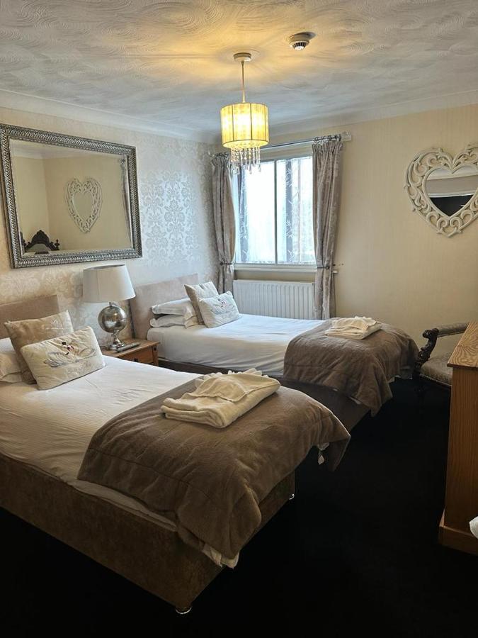 Wilton  The Swan Inn Salisbury מראה חיצוני תמונה