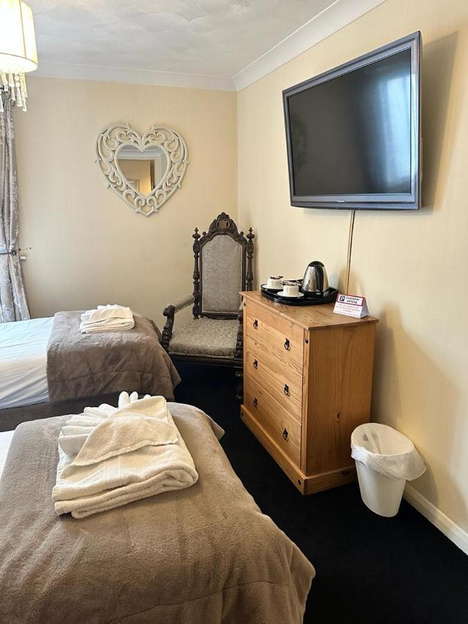 Wilton  The Swan Inn Salisbury מראה חיצוני תמונה