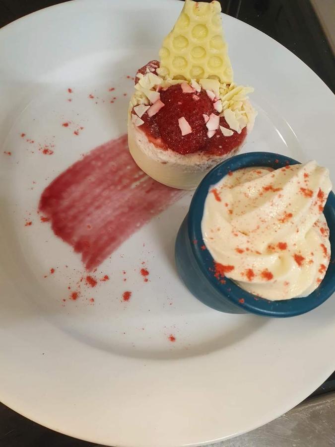 Wilton  The Swan Inn Salisbury מראה חיצוני תמונה