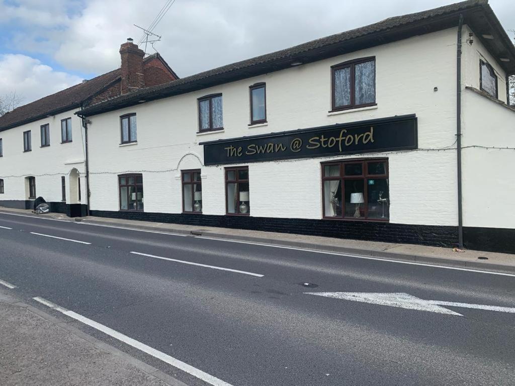 Wilton  The Swan Inn Salisbury מראה חיצוני תמונה