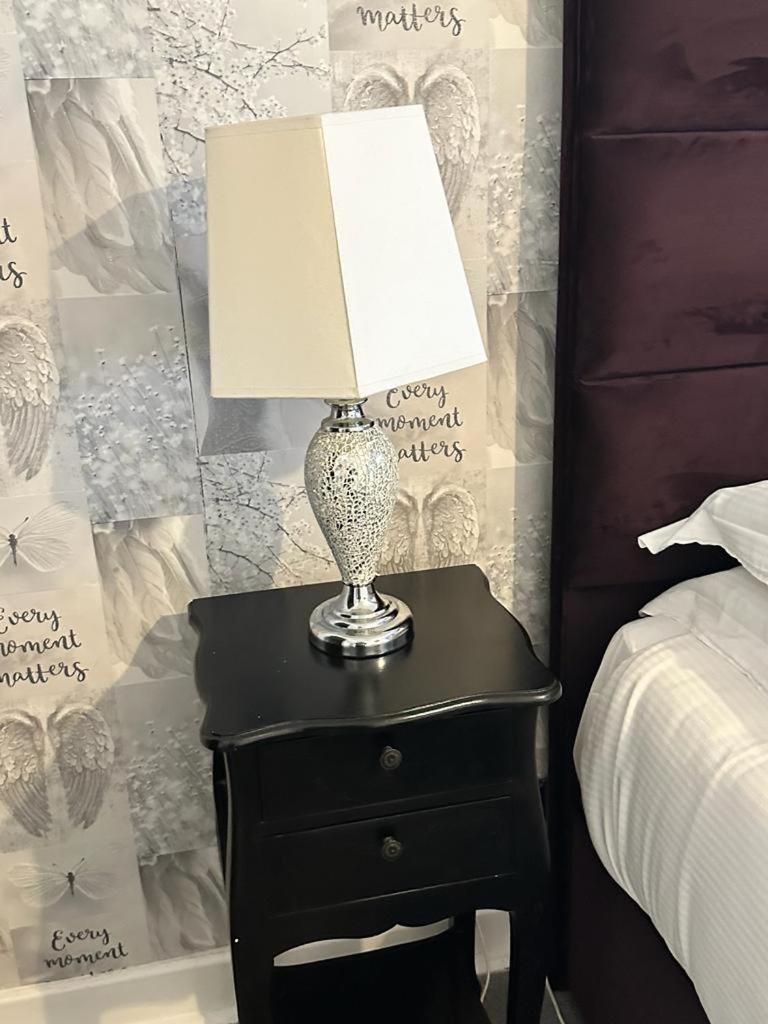 Wilton  The Swan Inn Salisbury מראה חיצוני תמונה